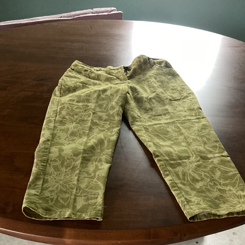 Ruby Rd Petite Capris - Picture 4 of 7